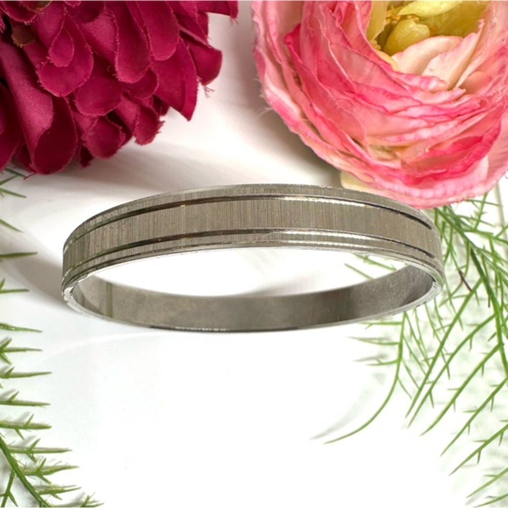 VINTAGE⚜️Diamond Cut Etched Silver Bangle Bracelet